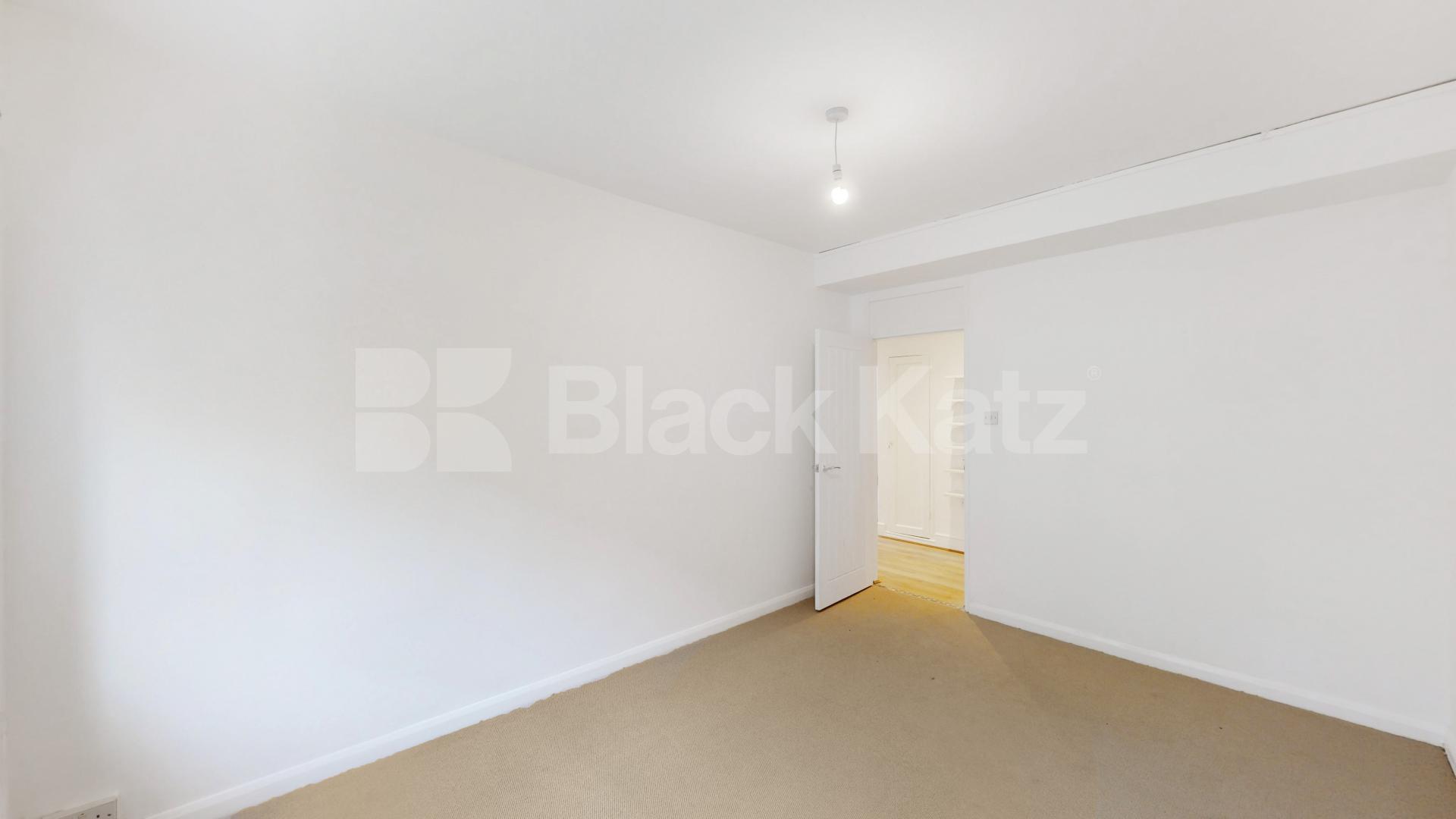 Newly refurbished three double bed flat in the heart of St Johns Wood St Johns Wood Road, St Johns Wood